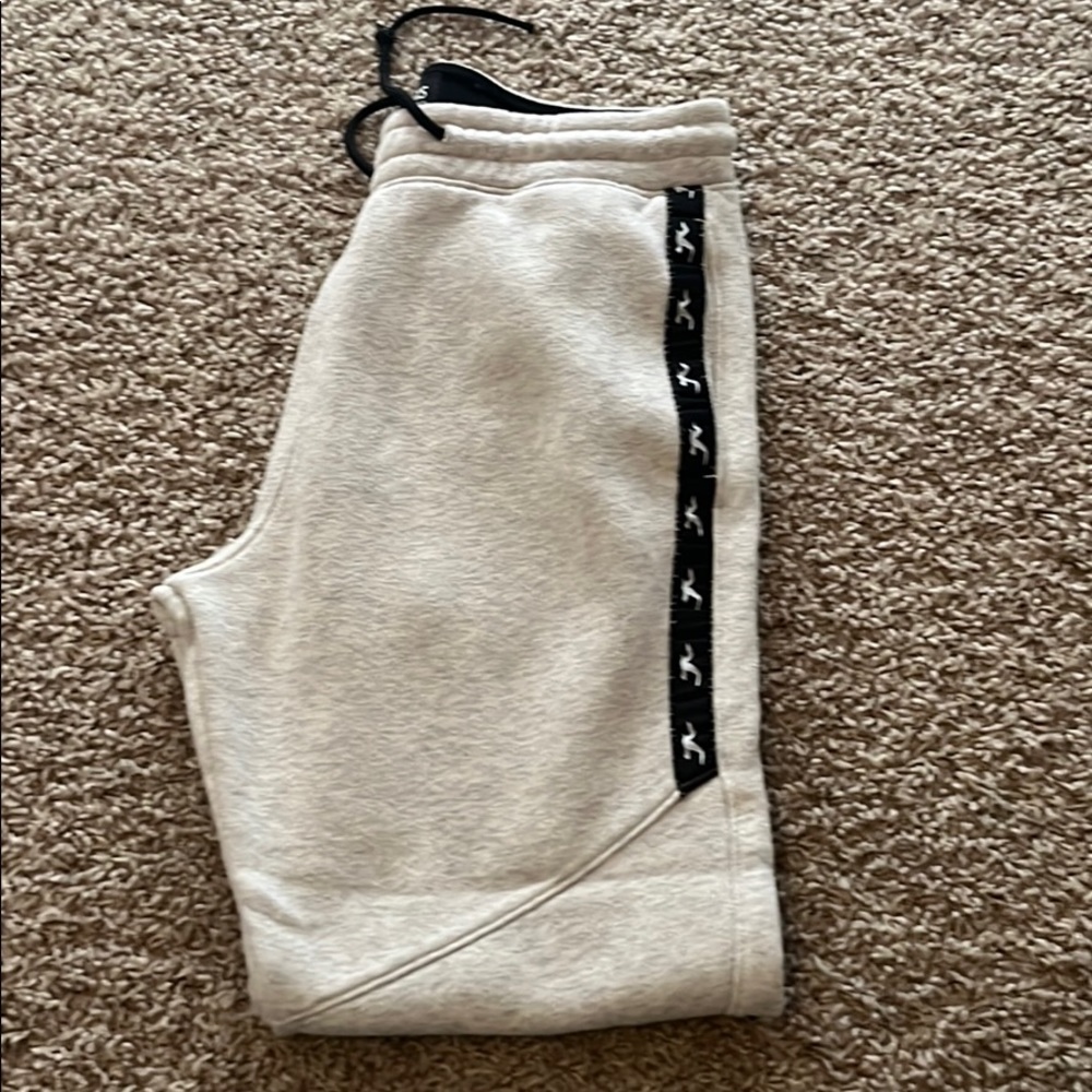 Men’s hollister joggers